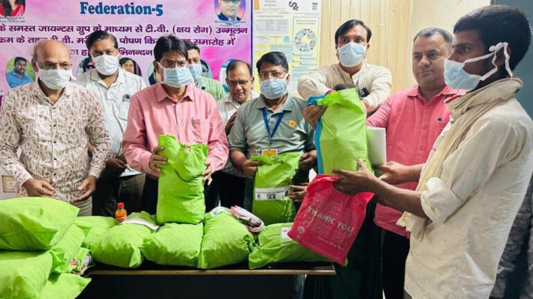 संभल-जायंट्स ग्रुप द्वारा 60 मरीजों को वितरित की गई पोषण किट