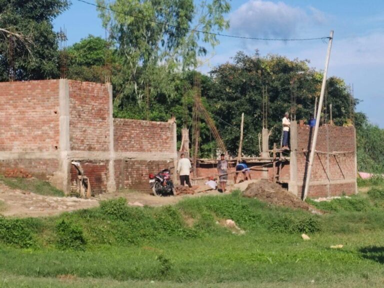 पीलीभीत-भाजपा की योगी जी की सरकार में सरकारी भूमि पर दबंगों के द्वारा किए जा रहे हैं कब्जे