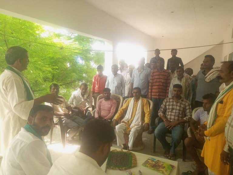 संभल-25 अगस्त को जिला अधिकारी कार्यालय पर होने वाले आंदोलन को सफल बनाने के लिए किया दर्जनों गांव का दौरा