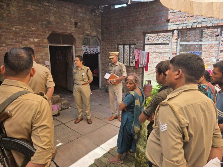 संभल-प्रेम कहानी का दुखद अंत: बहजोई में प्रेमी ने प्रेमिका का गला काटा, फिर खुद को दी फाँसी