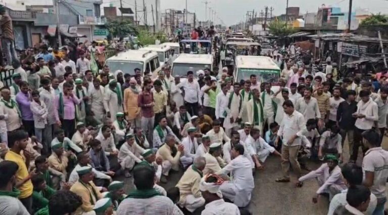 संभल-भारतीय किसान यूनियन शंकर गुट के नेतृत्व मे हजारों किसान पहुंचे सैकड़ो ट्रैक्टर से कलेक्ट्रेट के गेट पर