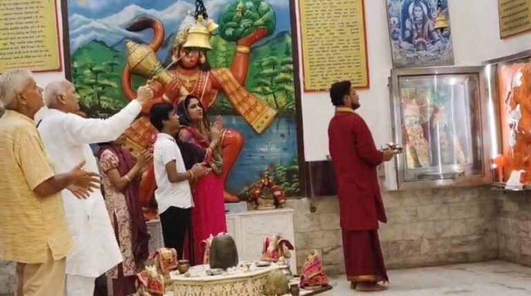 संभल-प्राचीन शिव मंदिर से साईं बाबा की प्रतिमा को हटाकर गंगा में विसर्जित कर दिया गया है