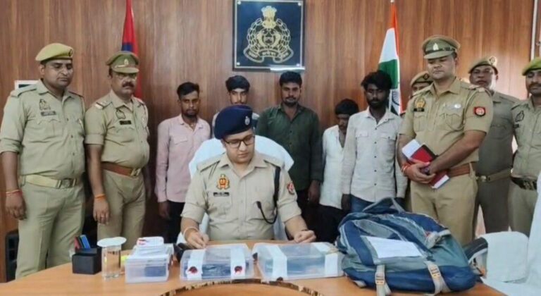 पीलीभीत-थाना अमरिया पुलिस ने सब स्टेशन से निर्मणाधीन विद्युत लाइन की तार काटकर चोरी करने वाले पांच शातिर आरोपियों को किया गिरफ्तार
