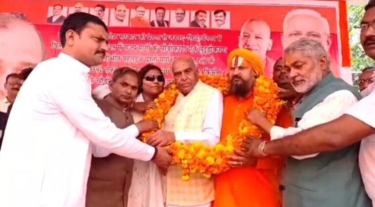 सिद्धार्थनगर-डुमरियागंज सांसद जगदंबिका पाल ने बेवा से लेकर भड़रिया तक मार्ग का किया शिलान्यास